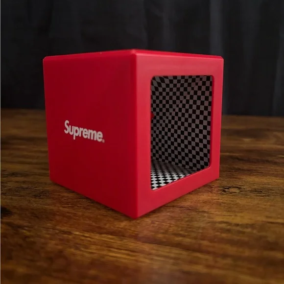Supreme Illusion Coin Bank - Picture 3 of 9